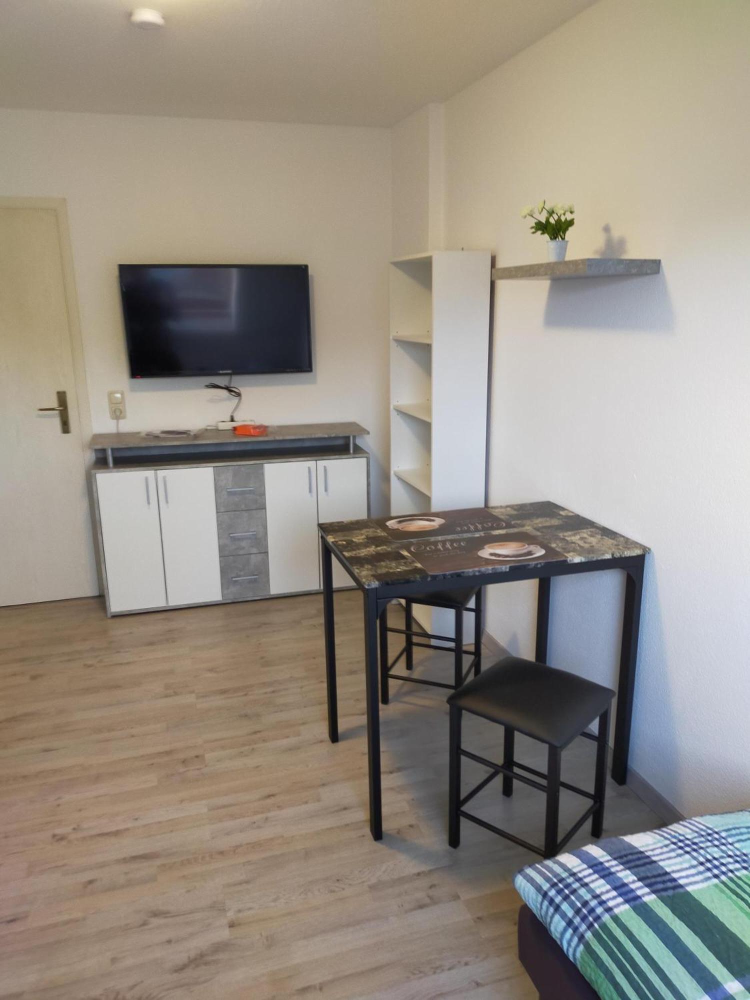 Flex Aparts - Grosse, Moeblierte Wohnung In Zwickau Mit 2 Zimmern Exterior photo
