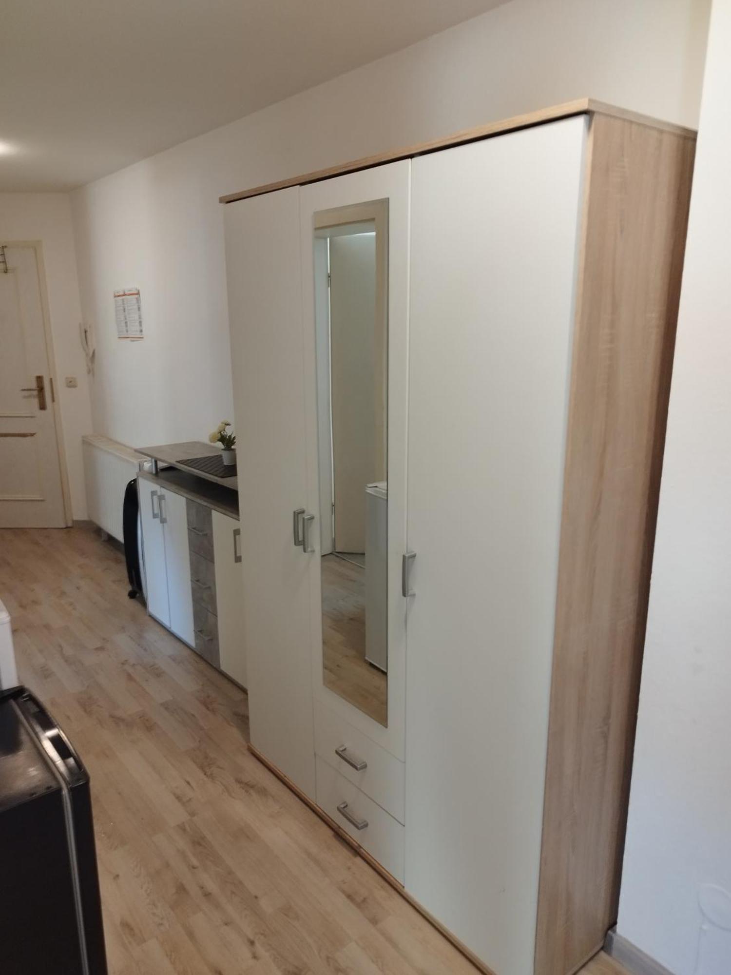 Flex Aparts - Grosse, Moeblierte Wohnung In Zwickau Mit 2 Zimmern Exterior photo