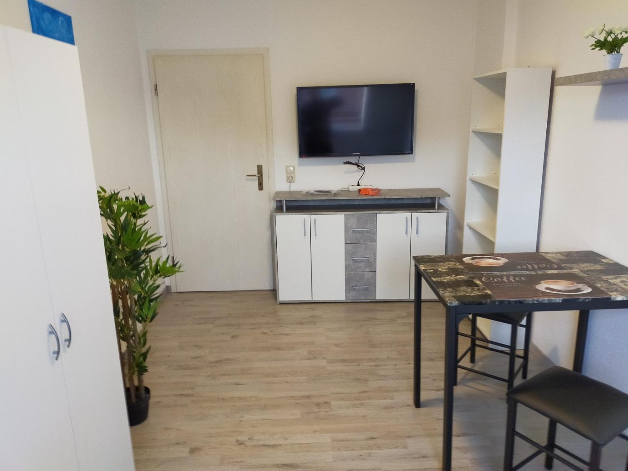 Flex Aparts - Grosse, Moeblierte Wohnung In Zwickau Mit 2 Zimmern Exterior photo
