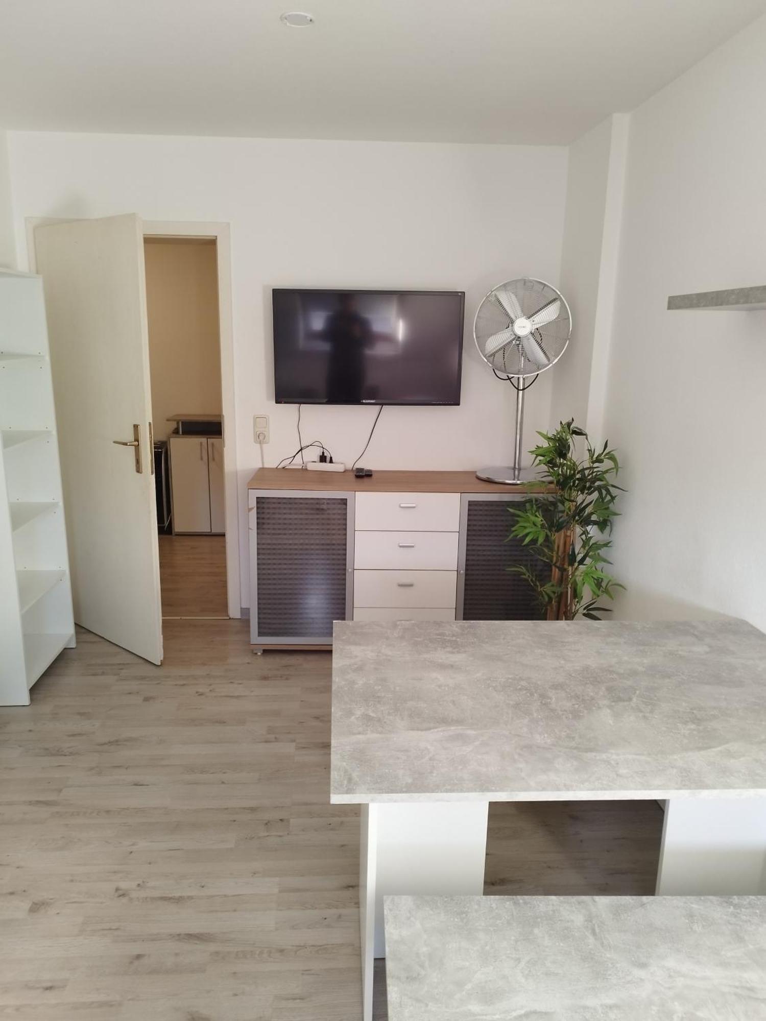 Flex Aparts - Grosse, Moeblierte Wohnung In Zwickau Mit 2 Zimmern Exterior photo